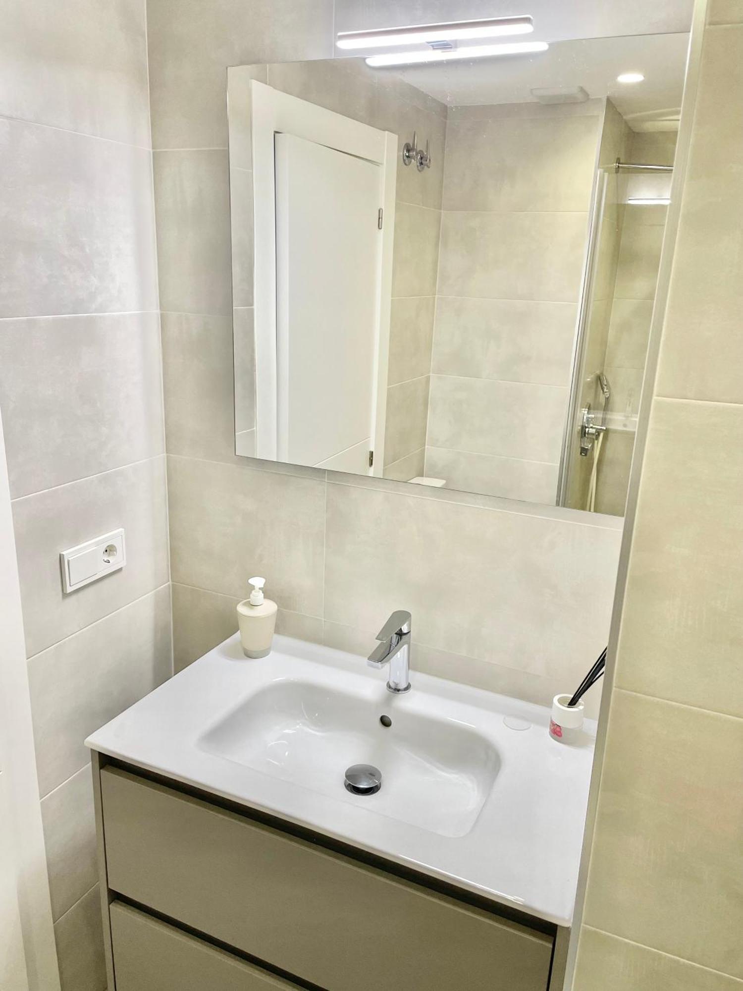 Apartamento San Lorenzo Playa. Vistas Al Mar. Gijón Exterior foto